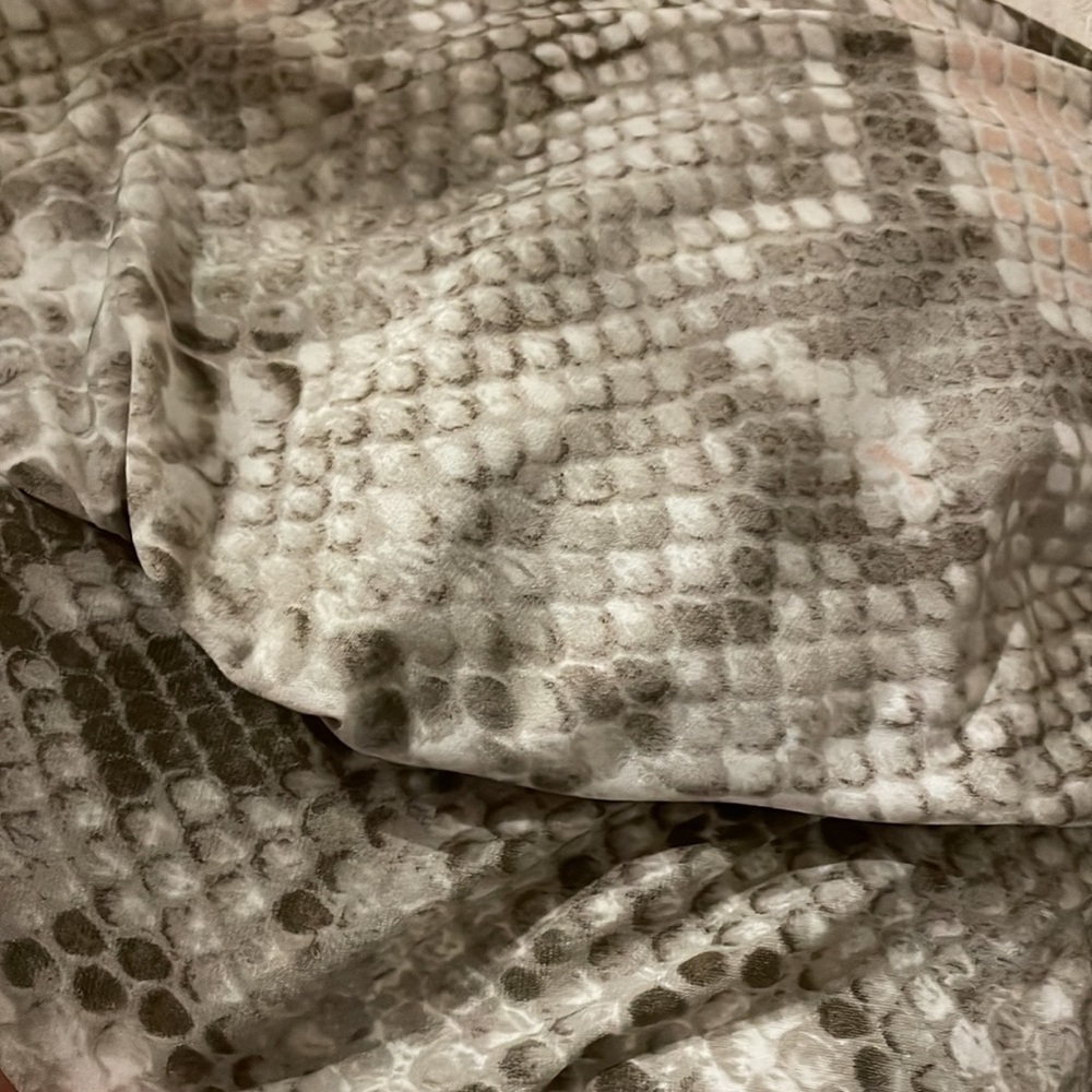 Kenneth Cole NY women’s snakeskin python jersey rushed top sleeveless neutral M - Picture 14 of 14